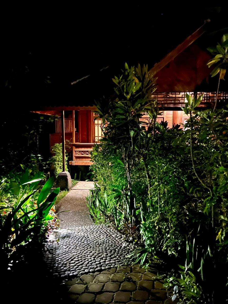 Secret Moon Beach House Jasri Esterno foto